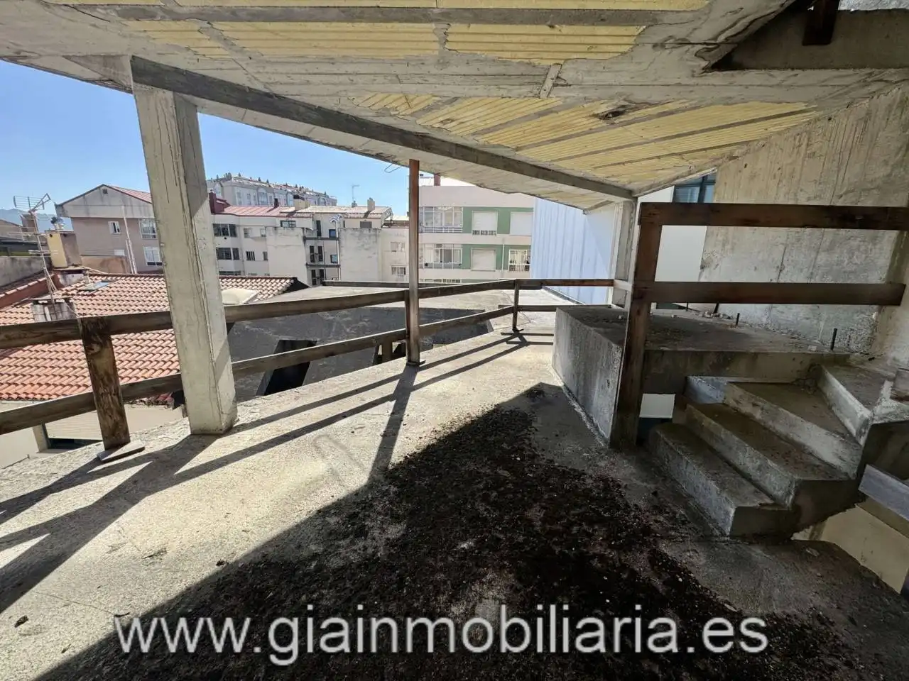 Vista exterior de Edifici en venda en Vigo 