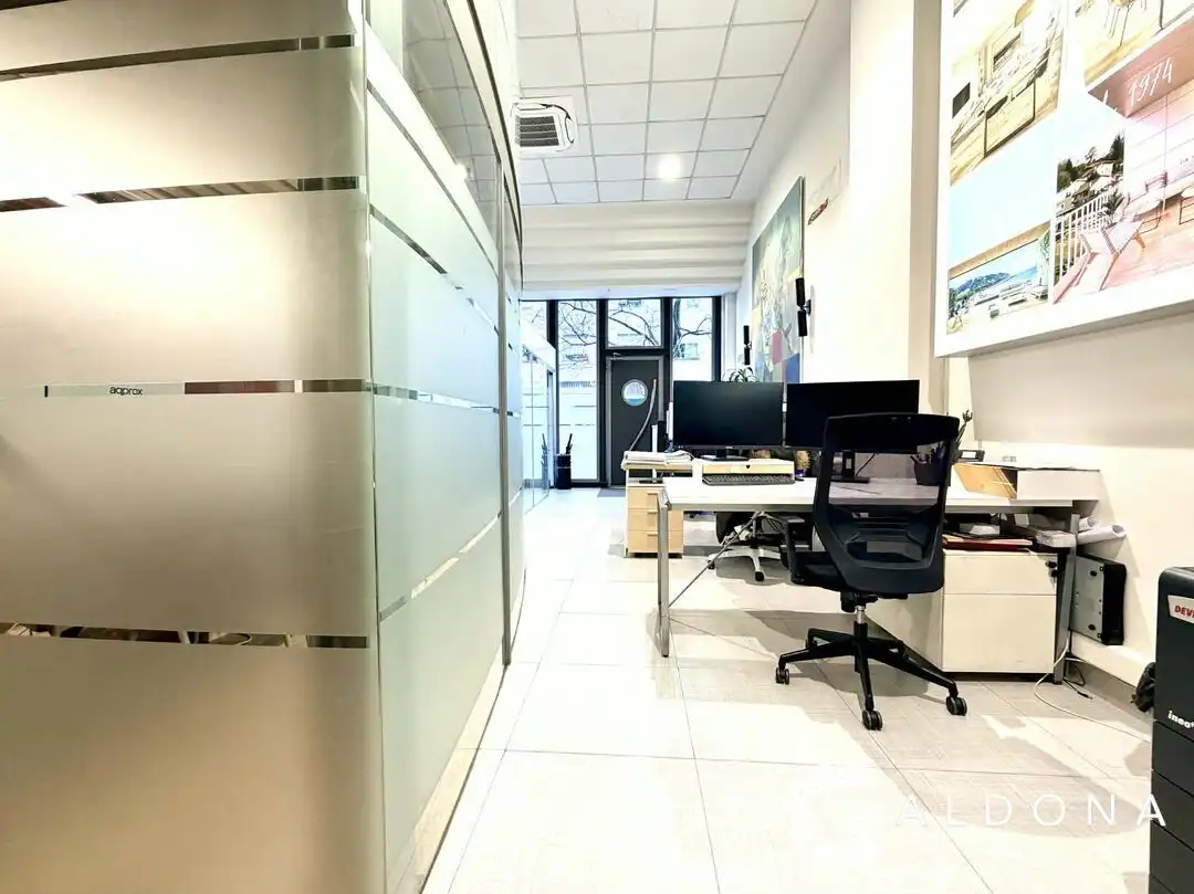 Business premises for sale in José Maria Sert Plaza, imagen 5