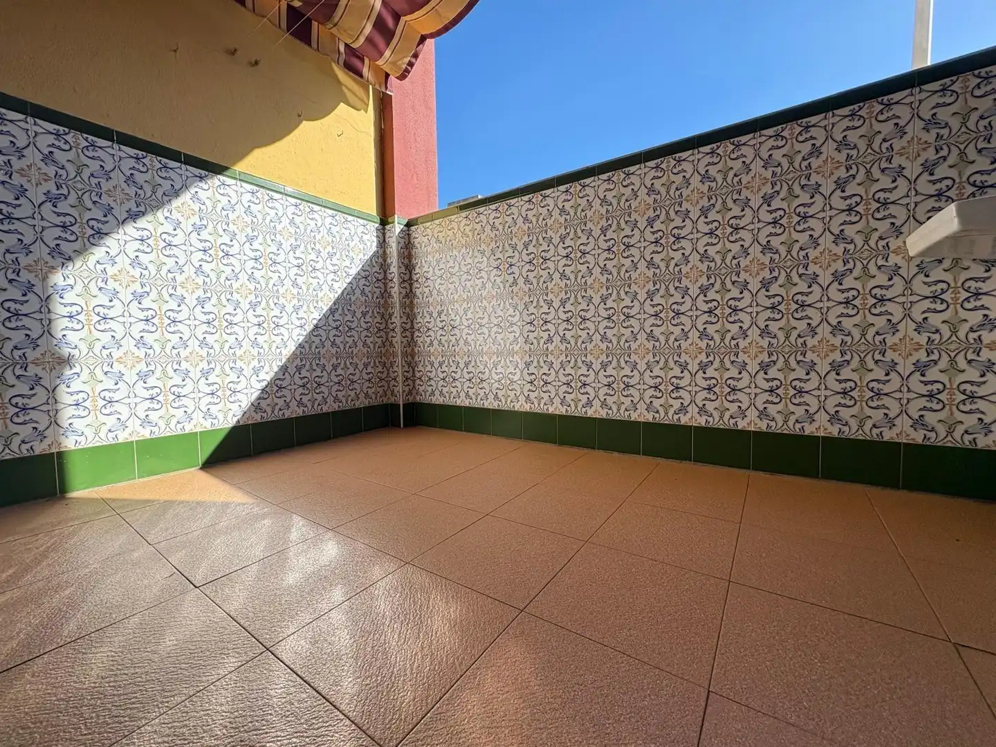 Terrace of Detached homes for sale in Algeciras  with Air Conditioner, Terrace and Storage room
