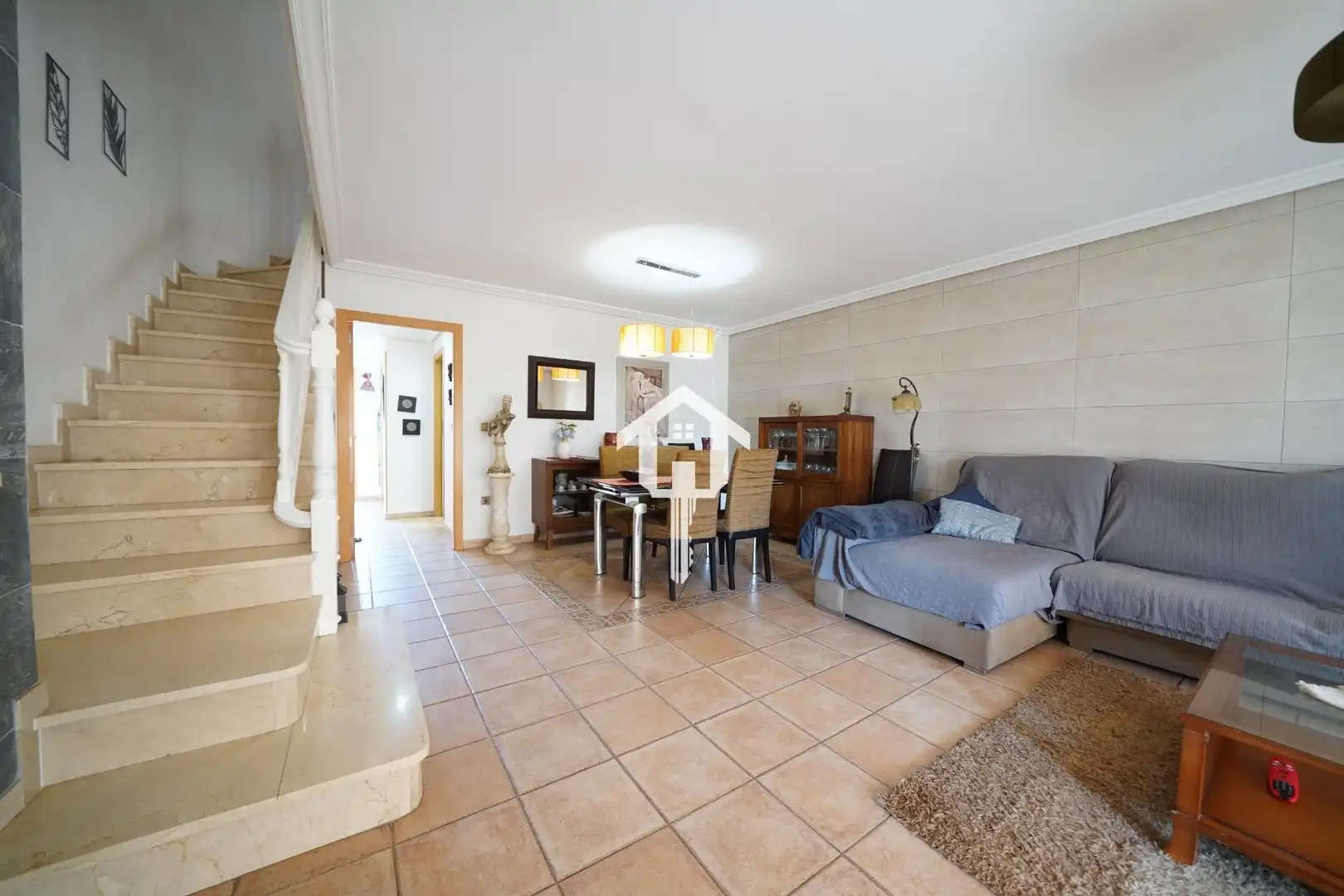 Sala d'estar de Casa adosada en venda en Alicante / Alacant amb Aire condicionat, Calefacció i Jardí privat
