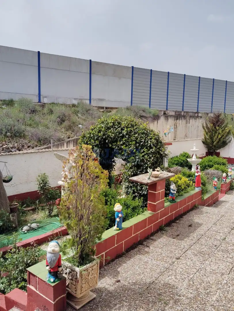 Jardí de Casa o xalet en venda en Almuradiel amb Calefacció, Traster i Moblat