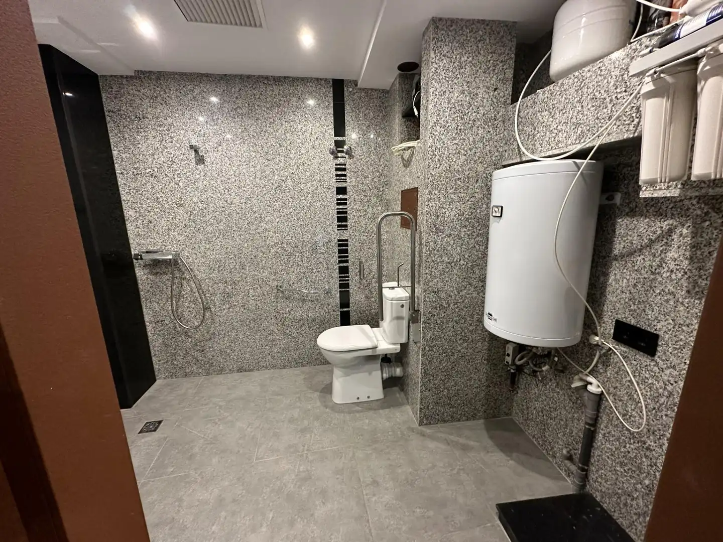 Baño de Local de alquiler en Murcia con Aire acondicionado