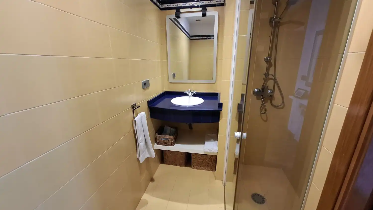 Baño de Casa o chalet en venta en Oleiros con Calefacción y Terraza