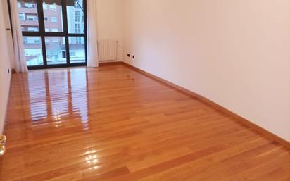 Dormitori de Apartament de lloguer en Ourense Capital 