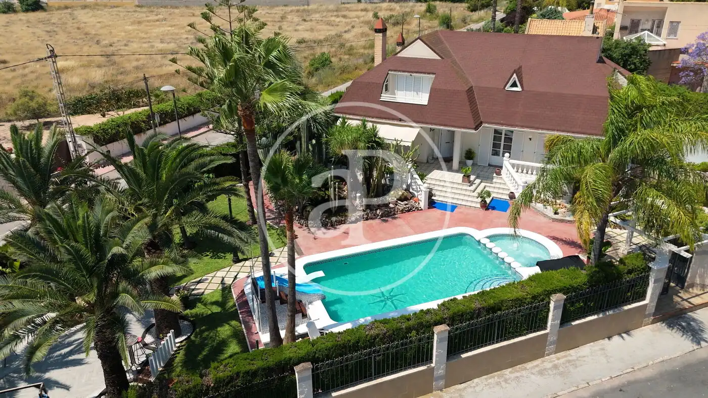 Exterior view of Houses for sale in San Vicente del Raspeig / Sant Vicent del Raspeig  with Air Conditioner, Heating and Private garden