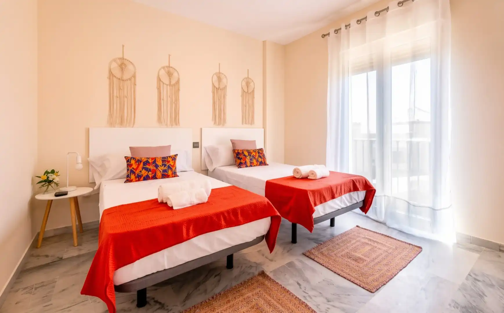 Dormitori de Casa adosada en venda en Marbella amb Aire condicionat, Jardí privat i Terrassa