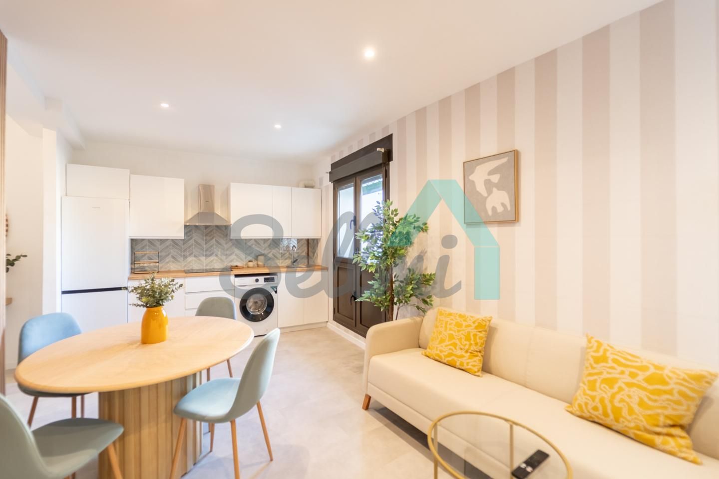Living room of Flat for sale in Oviedo   with Heating, Terrace and Storage room