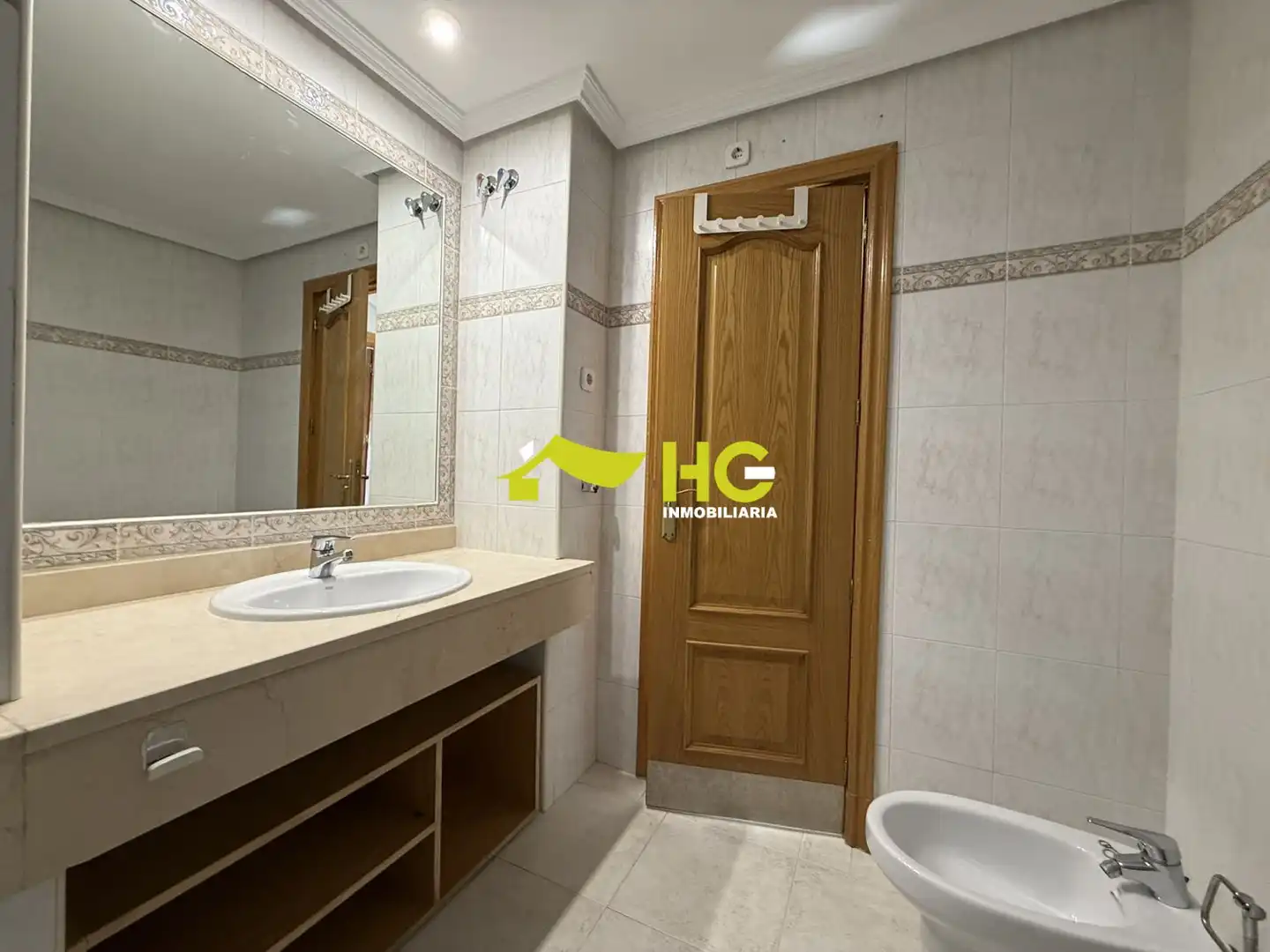 Baño de Dúplex de alquiler en Villaviciosa de Odón con Aire acondicionado, Calefacción y Terraza