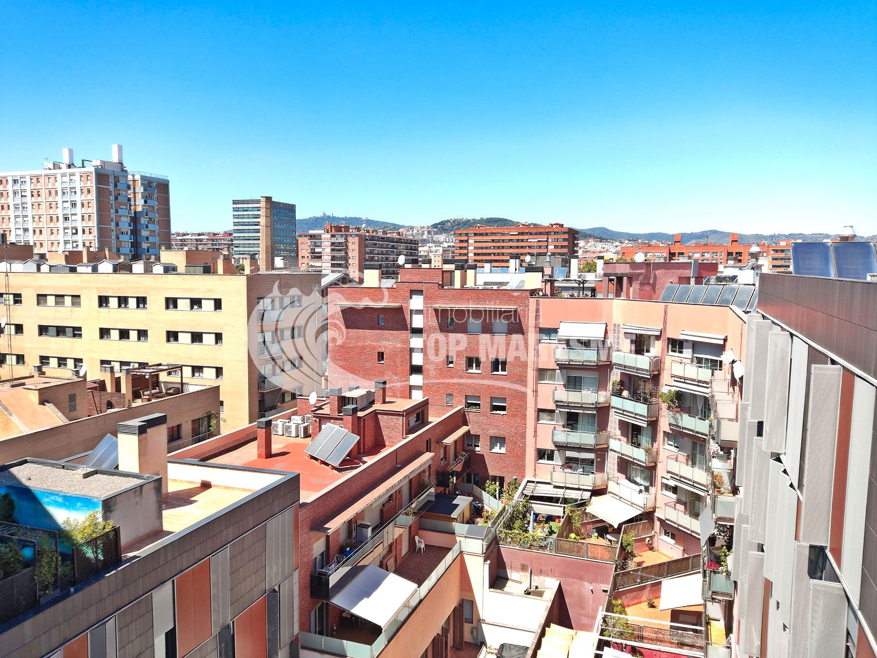 Exterior view of Attic to rent in  Barcelona Capital  with Air Conditioner, Heating and Parquet flooring