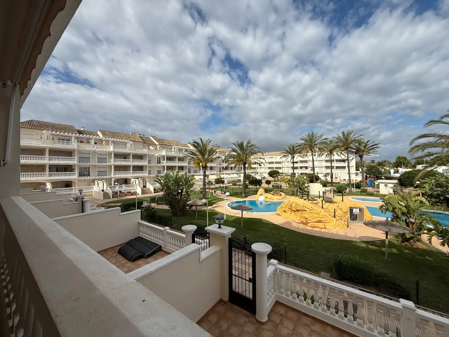 Vista exterior de Apartament en venda en Dénia amb Aire condicionat, Calefacció i Terrassa