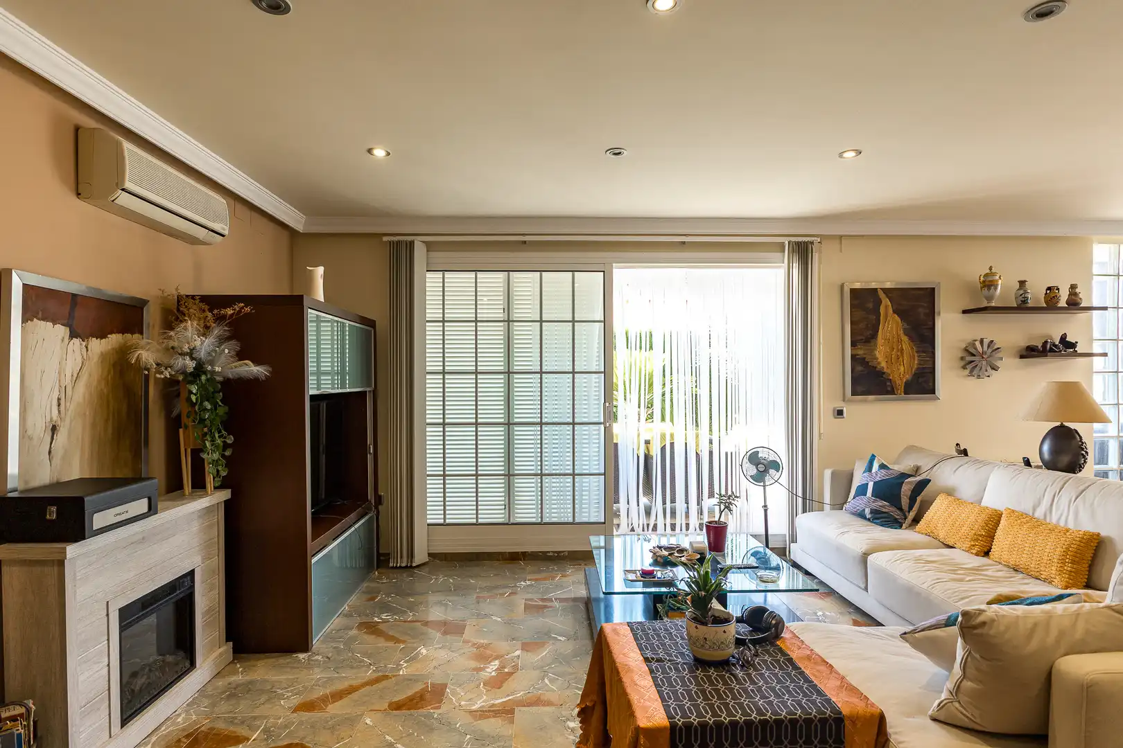 Sala de estar de Casa o chalet en venta en Cubelles con Aire acondicionado, Calefacción y Jardín privado