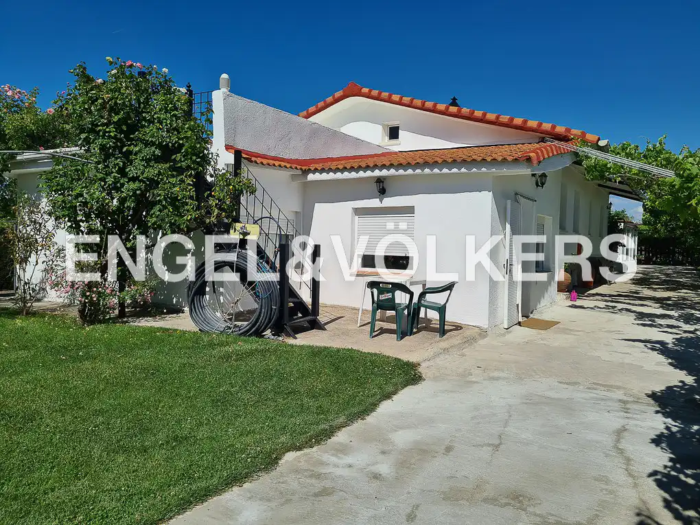 Vista exterior de Casa o xalet en venda en Fuente El Saz de Jarama amb Calefacció, Jardí privat i Terrassa