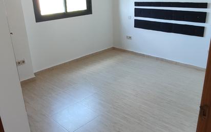 Flat for sale in Parla  with Heating, Storage room and Oven