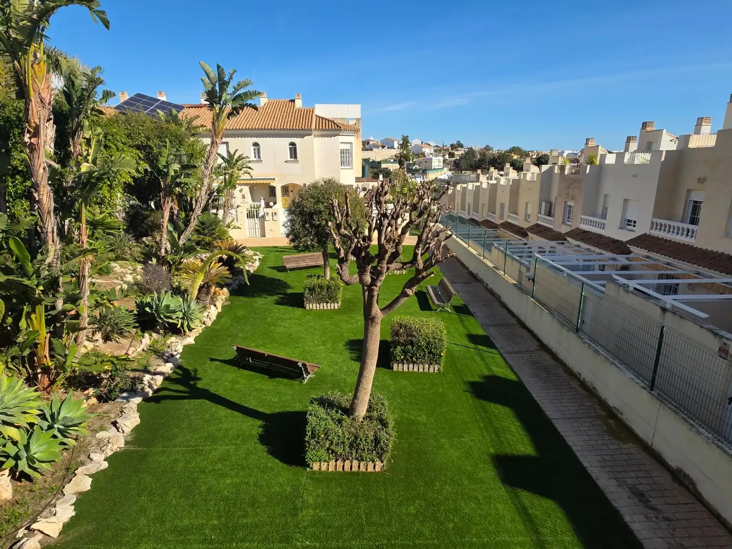 Jardí de Casa adosada en venda en Rincón de la Victoria amb Aire condicionat, Calefacció i Terrassa