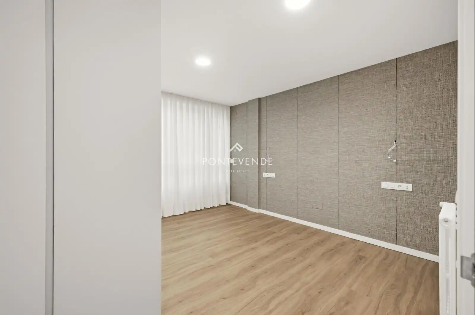 Bedroom of Flat for sale in Pontevedra Capital   with Heating and Storage room