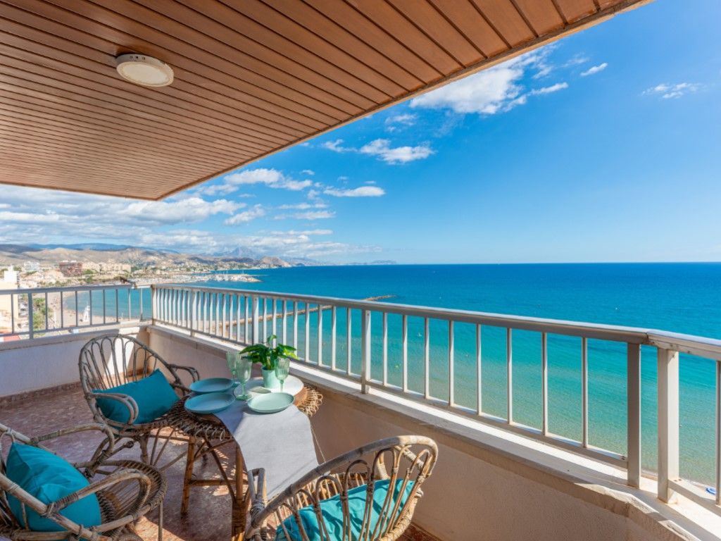 Dormitori de Apartament en venda en El Campello amb Terrassa