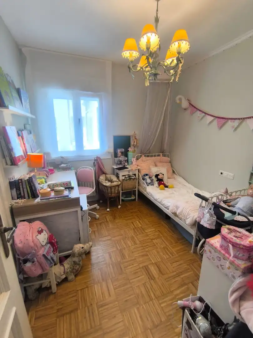 Habitación de Piso en venta en Pontevedra Capital  con Calefacción, Parquet y Horno