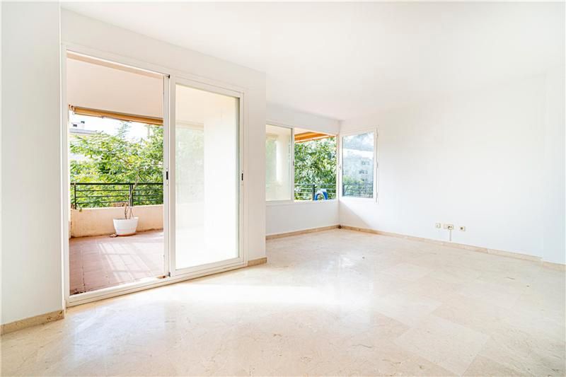 Habitación de Piso de alquiler en  Palma de Mallorca con Terraza y Piscina comunitaria