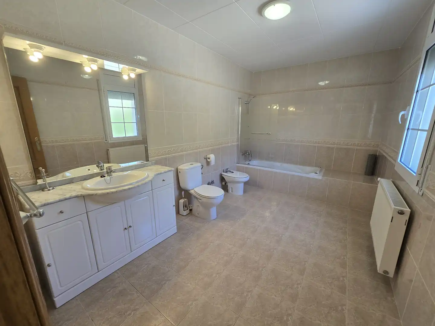 Bathroom of Houses for sale in Pau  with Air Conditioner, Heating and Private garden