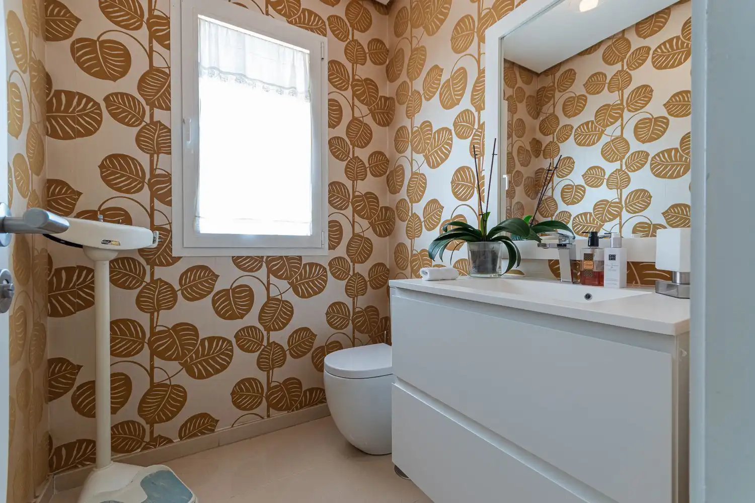 Bathroom of Houses for sale in Boadilla del Monte  with Air Conditioner, Heating and Storage room