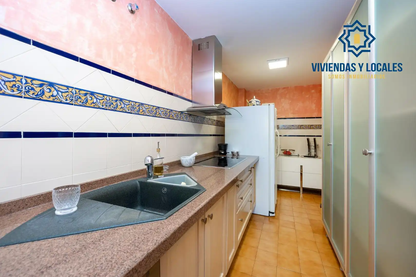 Cocina de Casa adosada en venta en Granada con Aire acondicionado, Calefacción y Jardín privado