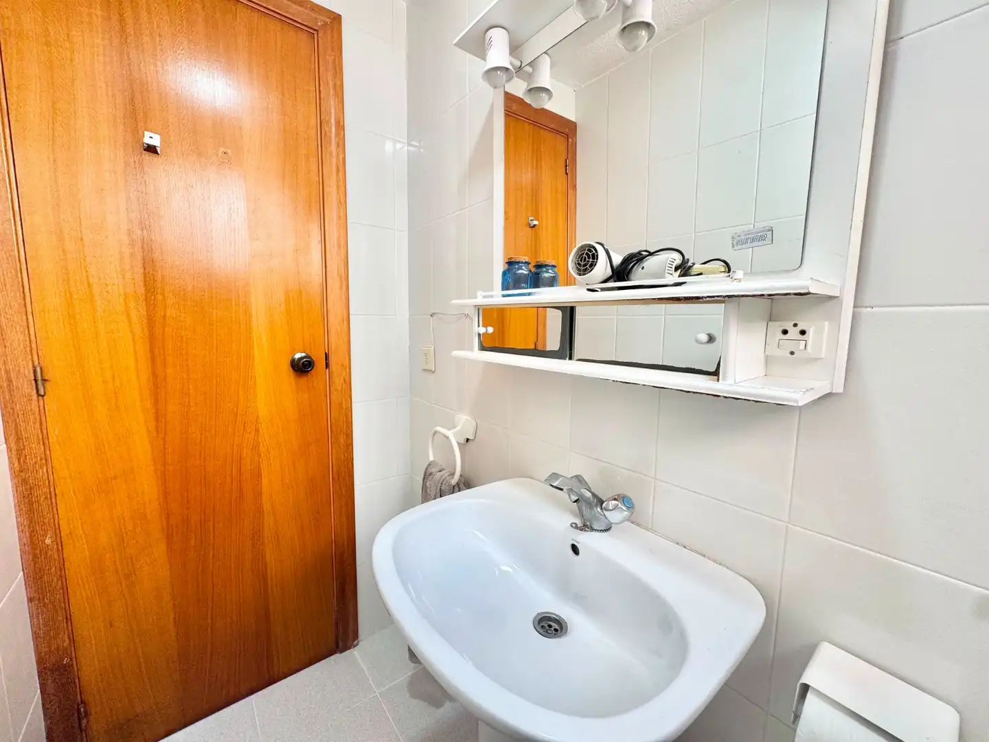 Badezimmer von Wohnungen zur Miete in Orihuela mit Möbliert, Waschmaschine und Mikrowelle
