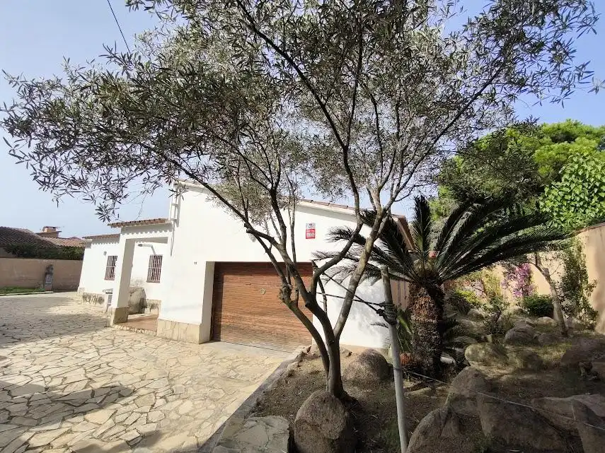 Vista exterior de Casa o xalet en venda en Lloret de Mar amb Calefacció, Terrassa i Traster