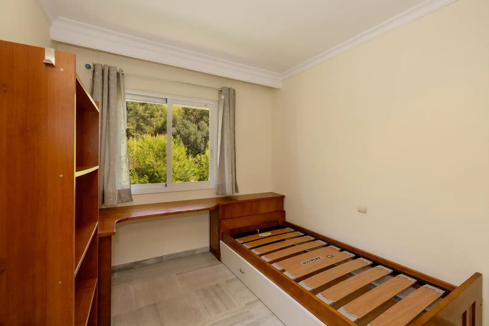 Schlafzimmer von Dachboden zum Verkauf in Marbella mit Klimaanlage, Heizung und Terrasse