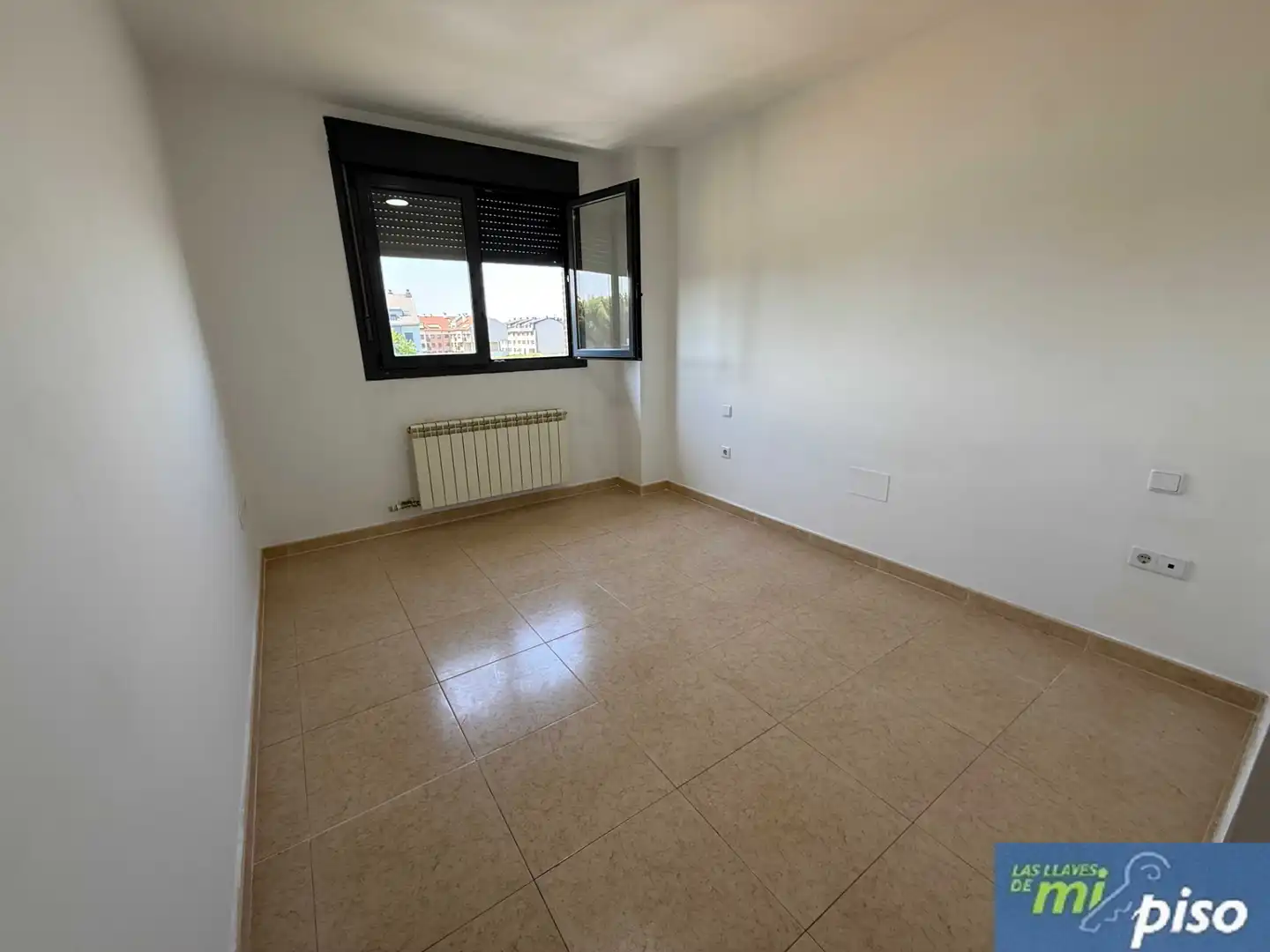 Dormitori de Pis en venda en Santovenia de Pisuerga amb Calefacció, Parquet i Terrassa