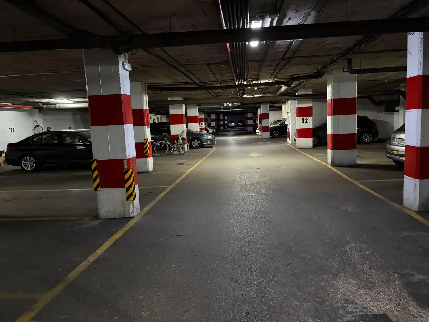 Parking of Flat for rent in Sevilla  with Air Conditioner