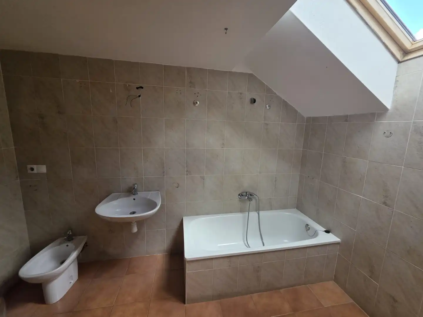 Badezimmer von Dachboden zur Miete in Xàtiva mit Terrasse und Abstellraum