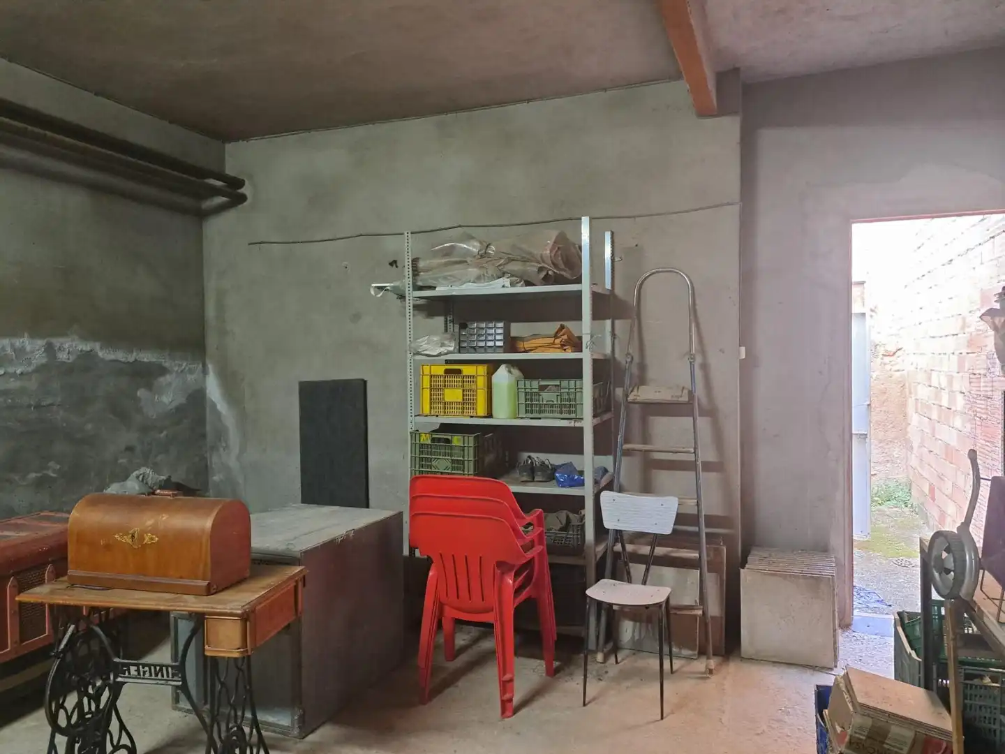 Einfamilien-Reihenhaus zum Verkauf in Requena mit Terrasse, Abstellraum und Balkon