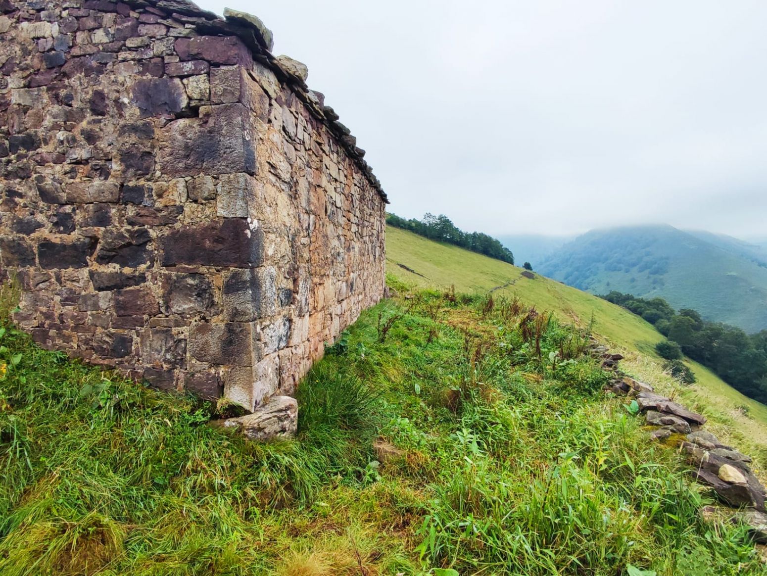 Vista exterior de Casa o xalet en venda en Vega de Pas amb Jardí privat