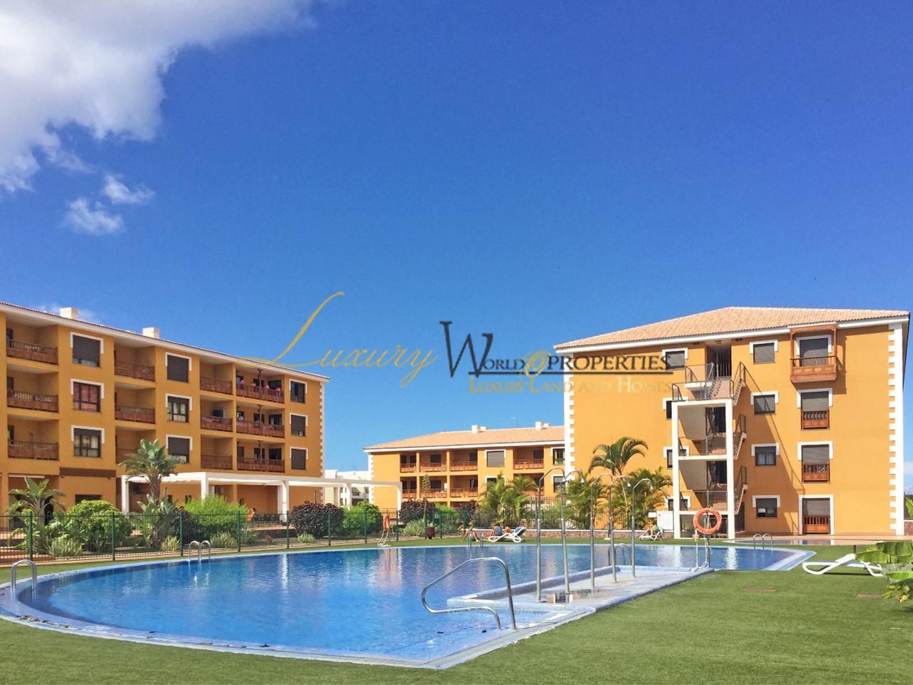 Vista exterior de Estudi en venda en Arona amb Terrassa, Moblat i Piscina comunitària