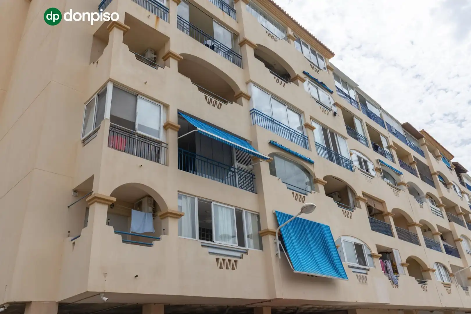 Vista exterior de Piso en venta en El Ejido con Piscina comunitaria