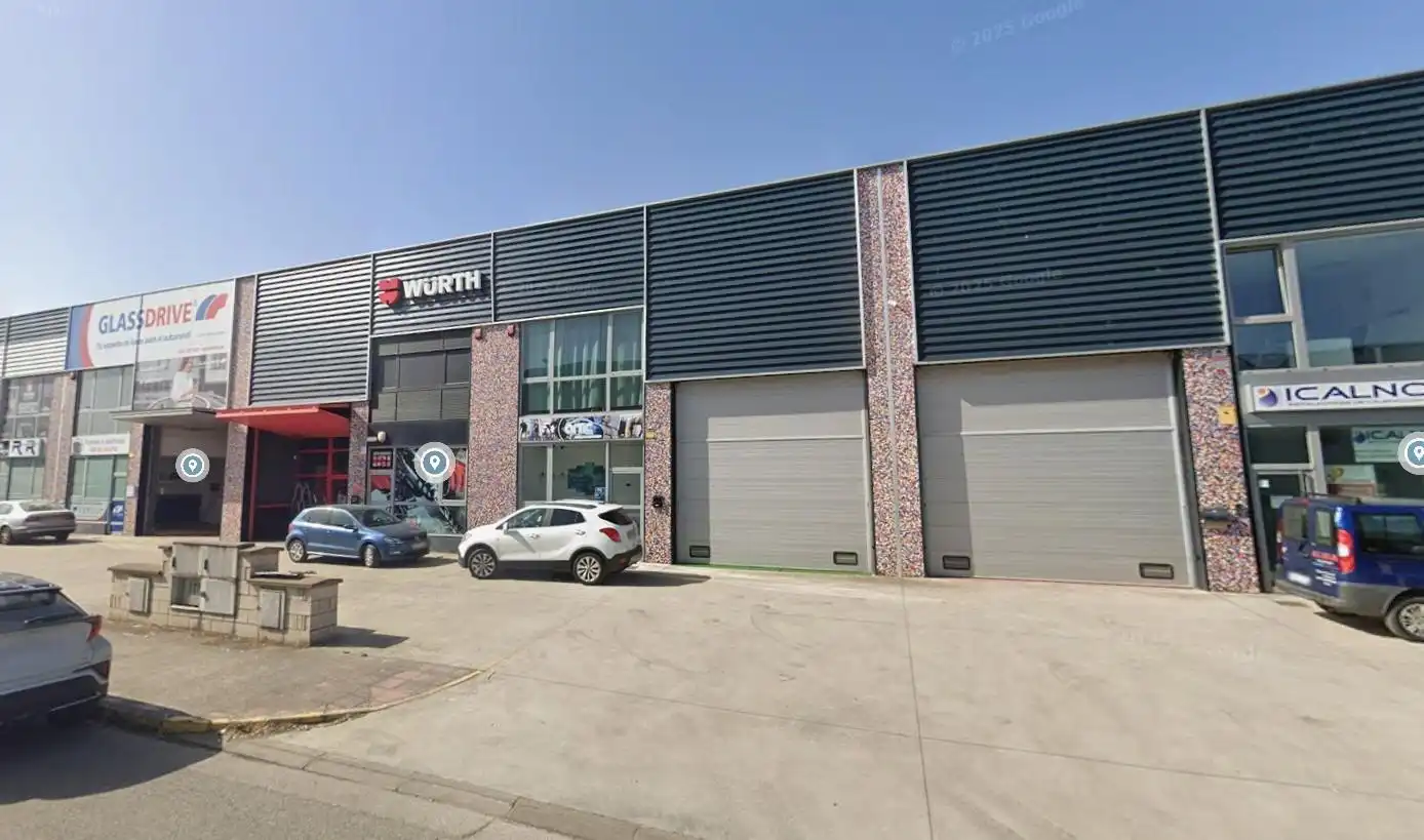 Industrial building to rent in Centro