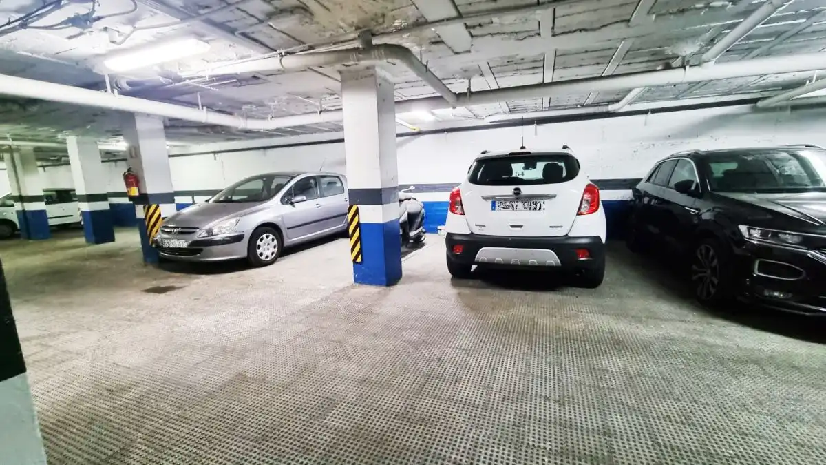 Parking of Garage for rent in Sevilla