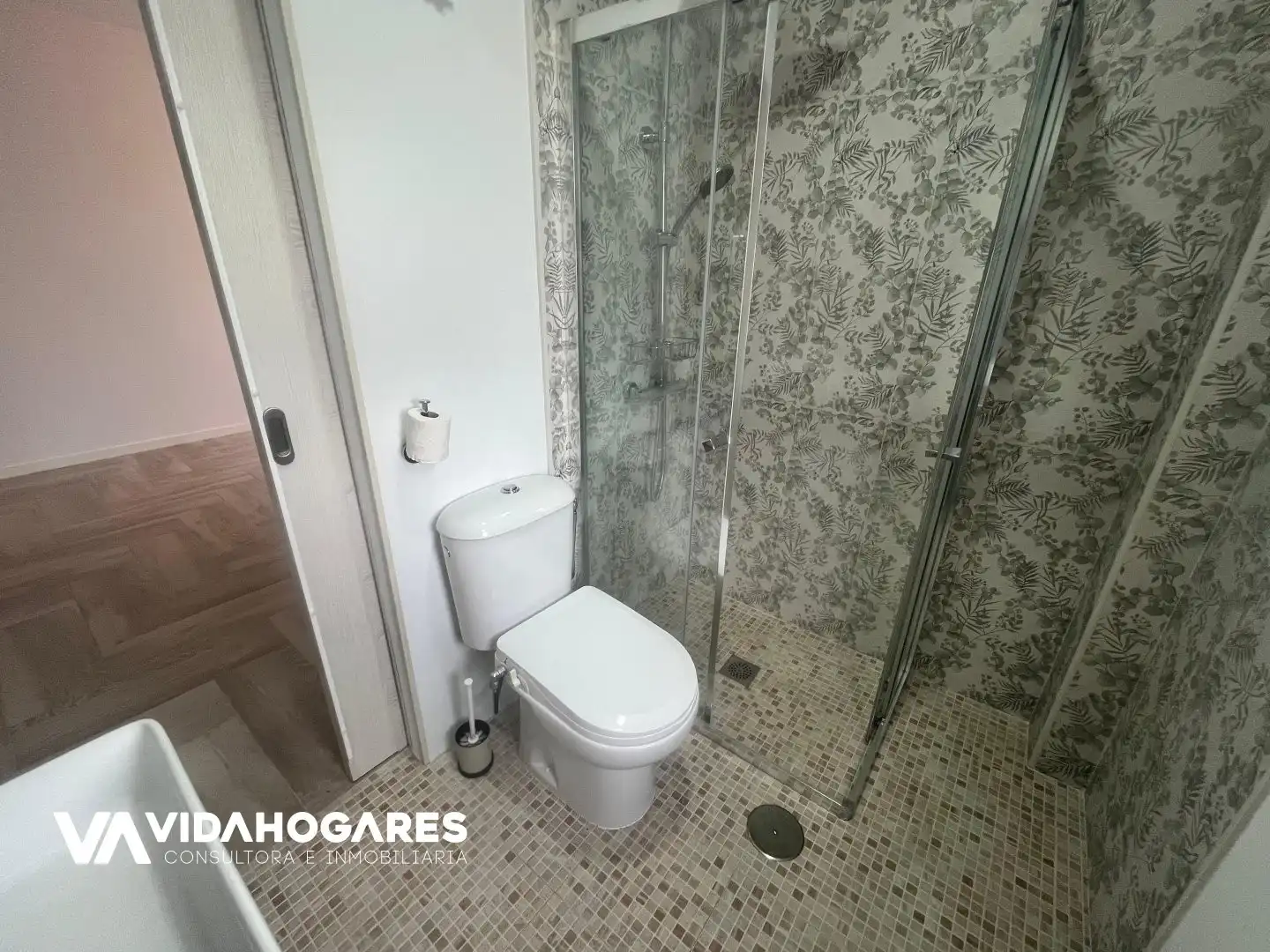 Baño de Piso en venta en Rota con Aire acondicionado, Calefacción y Terraza
