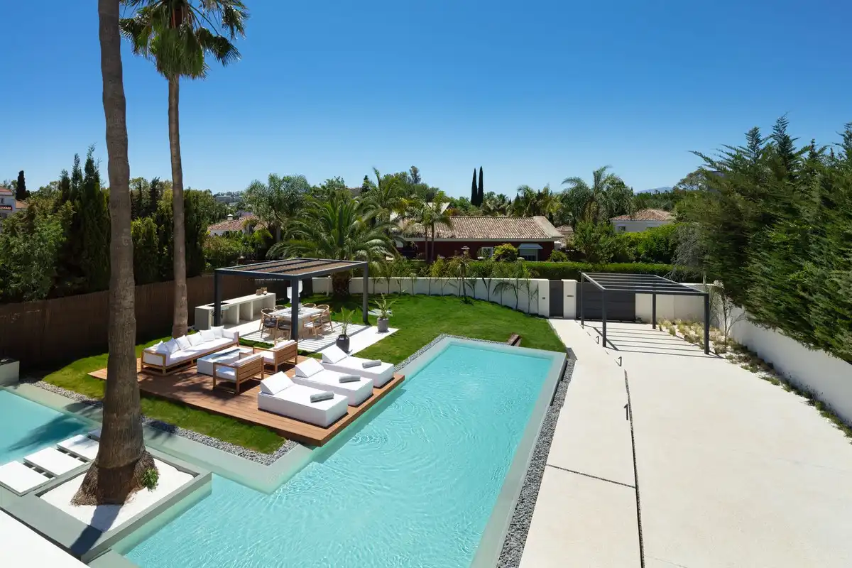 Chalet con piscina en venta en Nueva Andalucía