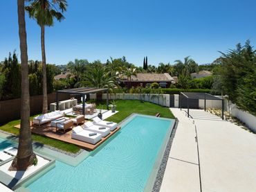 Xalet amb piscina en venda a Nueva Andalucía