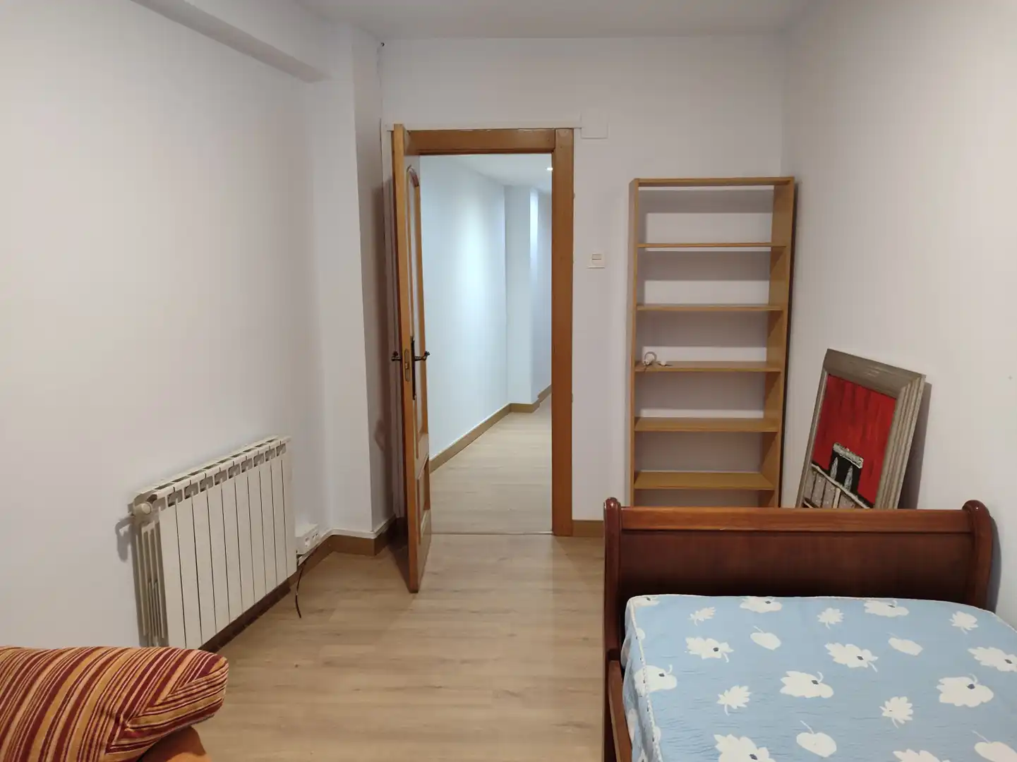 Dormitori de Pis de lloguer en Oviedo  amb Terrassa i Moblat