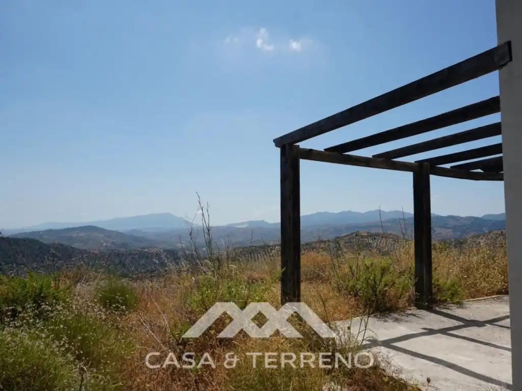 Casa amb jardí en venda a Yunquera
