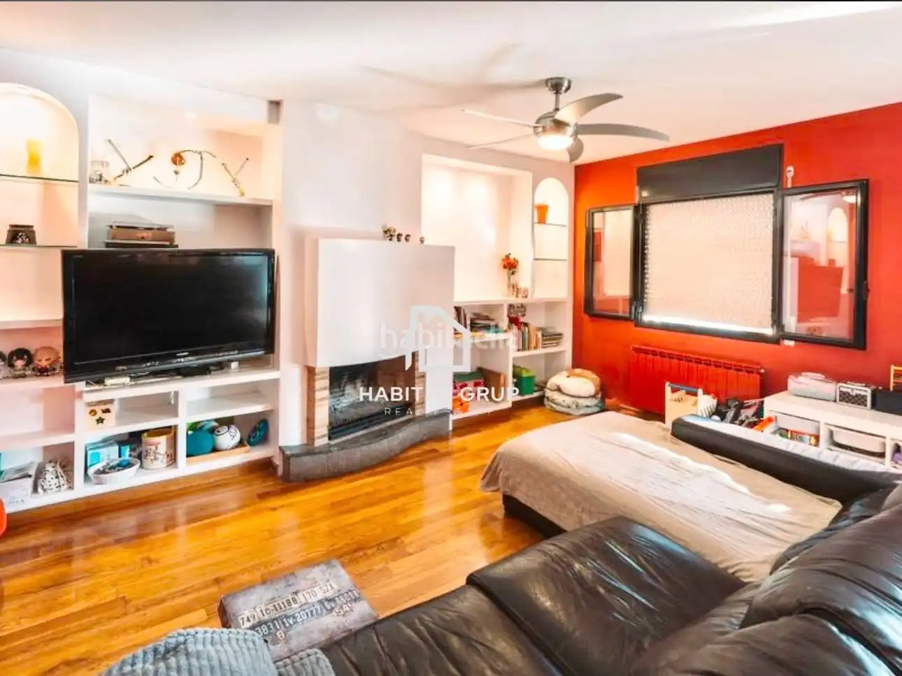 Sala de estar de Dúplex en venta en Girona con Calefacción, Terraza y Trastero