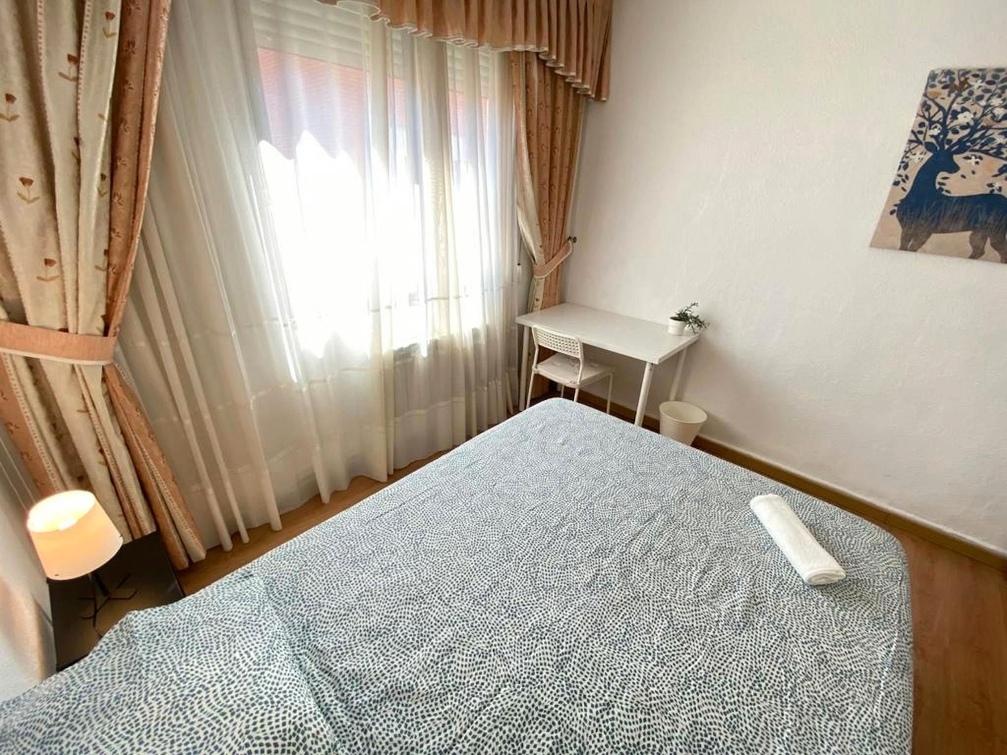 Bedroom of Flat to share in  Madrid Capital  with Heating, Furnished and Washing machine
