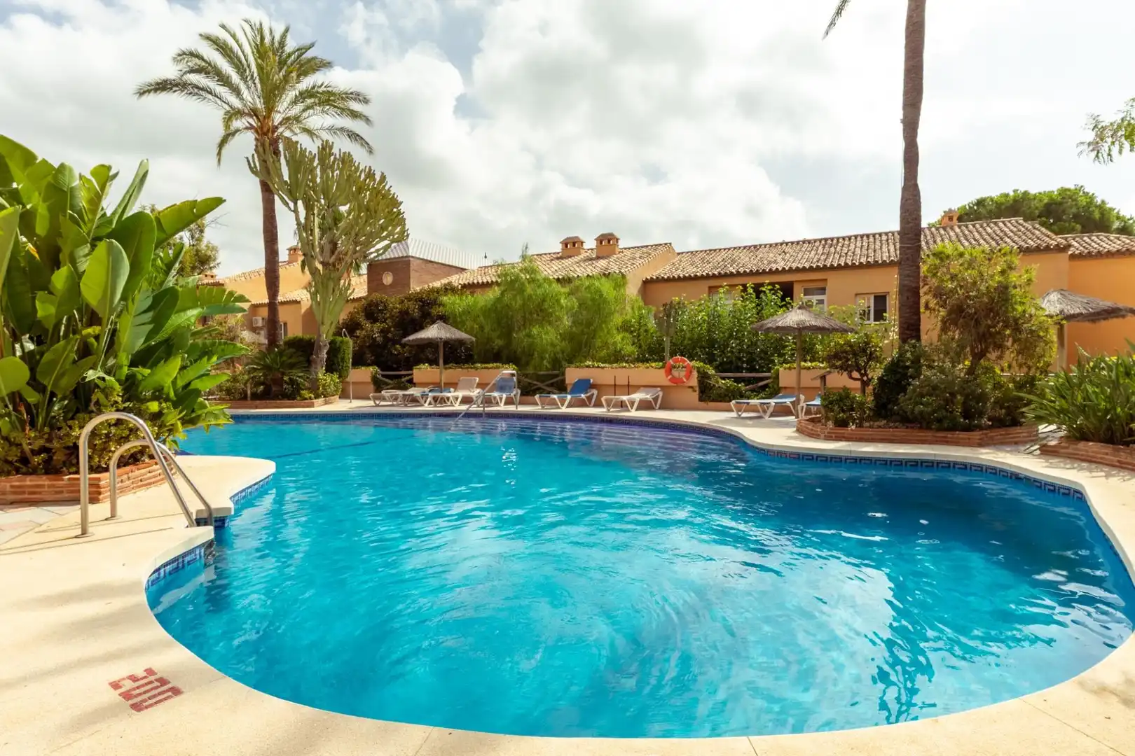 Apartamento con piscina en venta en Riviera del Sol, imagen 17