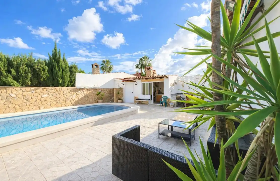 Terrasse von Einfamilien-Reihenhaus zum Verkauf in San Vicente del Raspeig / Sant Vicent del Raspeig mit Klimaanlage, Heizung und Privatgarten