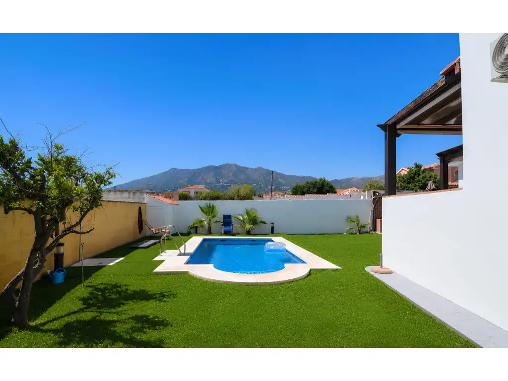 Piscina de Casa o xalet en venda en Mijas amb Aire condicionat, Calefacció i Jardí privat