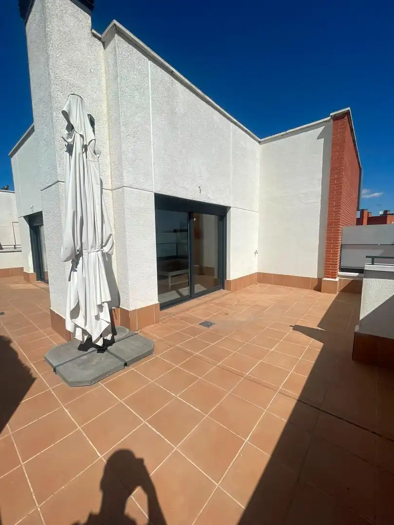 Terraza de Ático de alquiler en Alcalá de Henares con Aire acondicionado, Calefacción y Jardín privado