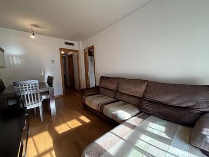 Living room of Flat to rent in  Madrid Capital  with Air Conditioner, Heating and Storage room