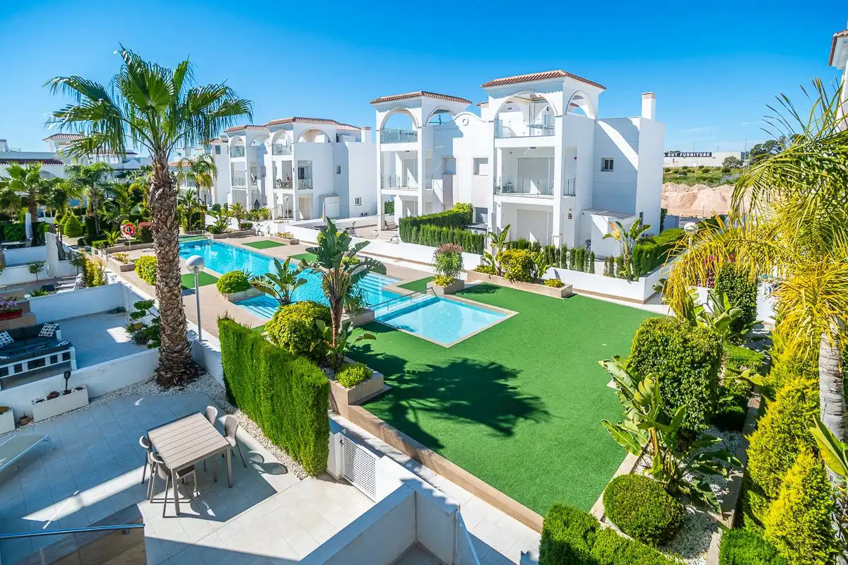 Vista exterior de Casa o chalet en venta en Rojales con Aire acondicionado, Terraza y Piscina